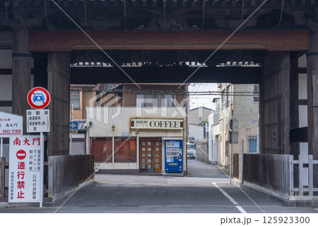 蓮華王院(三十三間堂)南大門 蓮華王院(三十三間堂)南大門 125923300