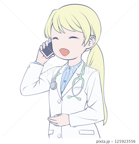 スマホで電話をかける金髪の女性医師・笑顔 125923556