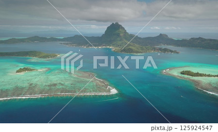 Stunning aerial view of Bora Bora volcanic island and turquoise lagoon. Coral reefs and small islets motus in French Polynesia. Popular travel destination, remote wild paradise, exotic summer travel 125924547