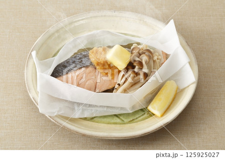 ほかほかの秋鮭の包み焼き ほかほかの秋鮭の包み焼き 125925027