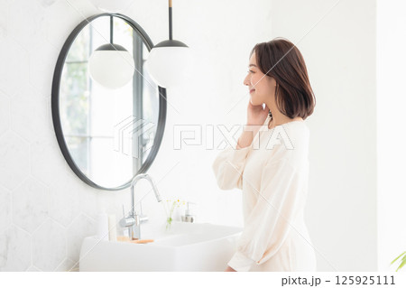 若い女性、ビューティーイメージ 125925111