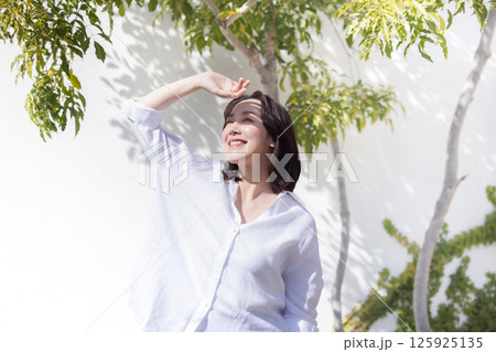 女性の紫外線 UVケアイメージ 125925135