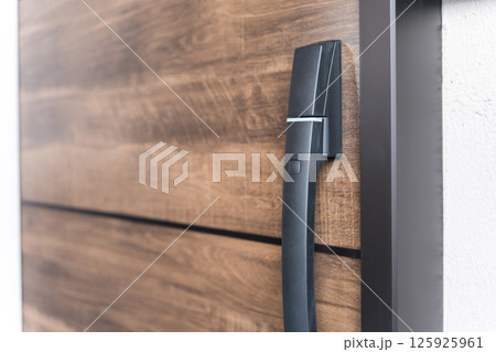 玄関ドアのドアノブ 125925961