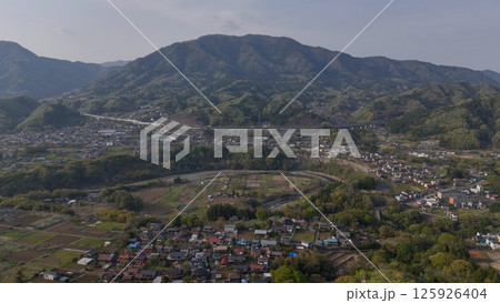 猿橋の町並み・小篠溜池より(空撮)- 山梨県大月市,日本 猿橋の町並み・小篠溜池より(空撮)- 山梨県大月市,日本 125926404
