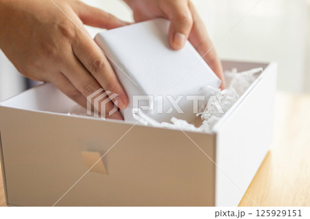 Eco friendly white paper wrap for product packaging parcel carton box 125929151