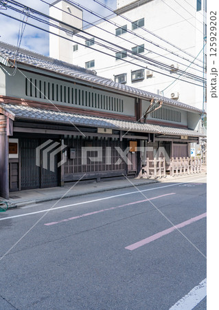 京都市指定有形文化財　長江家住宅（典型的な京町家）文政年間創業の呉服卸商　慶応年間に再建 125929202