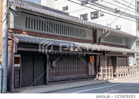 京都市指定有形文化財　長江家住宅（典型的な京町家）文政年間創業の呉服卸商　慶応年間に再建 125929203