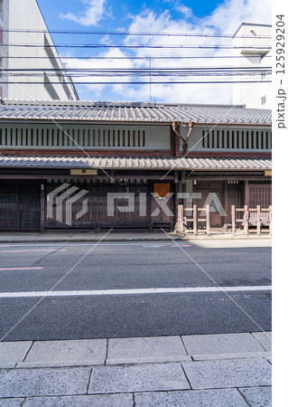 京都市指定有形文化財 長江家住宅(典型的な京町家)文政年間創業の呉服卸商 慶応年間に再建 京都市指定有形文化財 長江家住宅(典型的な京町家)文政年間創業の呉服卸商 慶応年間に再建 125929204