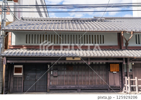 京都市指定有形文化財 長江家住宅(典型的な京町家)文政年間創業の呉服卸商 慶応年間に再建 京都市指定有形文化財 長江家住宅(典型的な京町家)文政年間創業の呉服卸商 慶応年間に再建 125929206