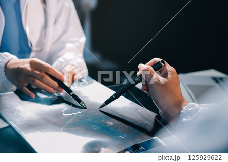 Male and female doctors are having a meeting in a hospital room. 125929622