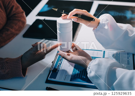 Specialized doctor is explaining taking medicine to a patient. Health and medicine consultation. Specialized doctor is explaining taking medicine to a patient. Health and medicine consultation. 125929635