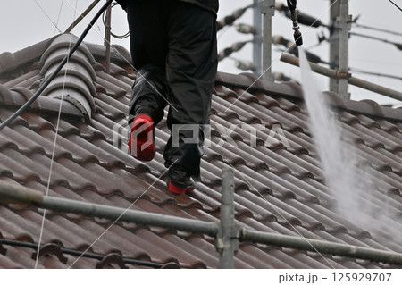 屋根の高圧洗浄 葺き替え 塗装 職人 屋根の高圧洗浄 葺き替え 塗装 職人 125929707