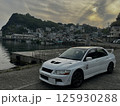 車と街並み 125930288