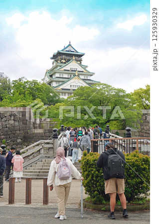 大阪城の新緑風景、国の特別史跡 大阪城の新緑風景、国の特別史跡 125930329