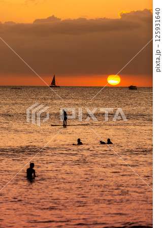 ハワイのサンセット 125931640