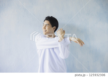 Tシャツを着た男性 Tシャツを着た男性 125932306