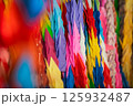 カラフルな千羽鶴 125932487