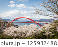 満開の桜と音戸大橋 125932488