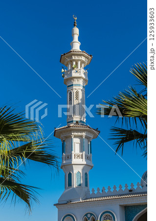 White minaret of mosque in Arabic city	 125933603