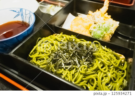 蕎麦屋で食べるお昼ご飯 蕎麦屋で食べるお昼ご飯 125934271