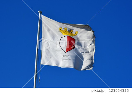 マルタ共和国、マルタ島、イムディーナ、メインゲート、イムディーナの紋章旗 125934536