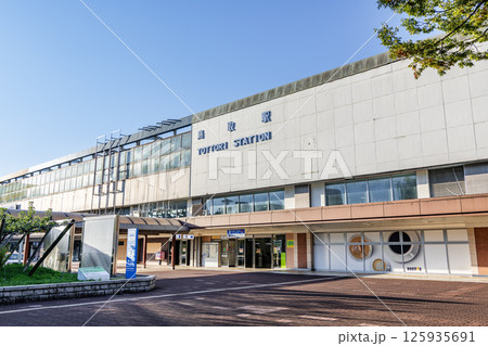 鳥取県鳥取市　快晴のJR鳥取駅（北口） 125935691