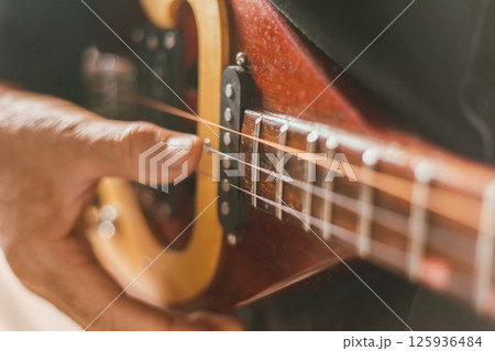 Close up hand playing Thai Mandolin 125936484