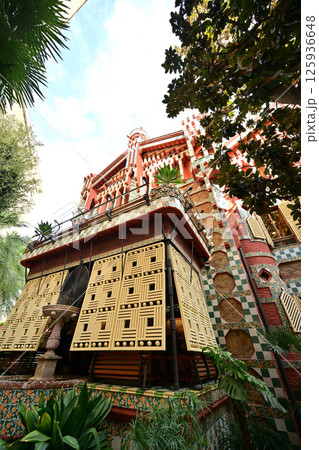 アントニ・ガウディが最初に手掛けた住宅「カサ・ビセンス 125936648