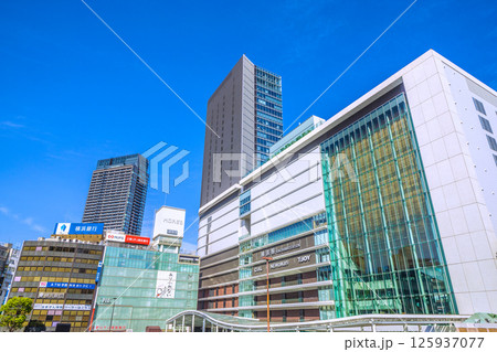 日本の横浜都市景観 5月。横浜駅やJR横浜タワー、ザ・ヨコハマフロントタワーなどを望む=7日 日本の横浜都市景観 5月。横浜駅やJR横浜タワー、ザ・ヨコハマフロントタワーなどを望む=7日 125937077