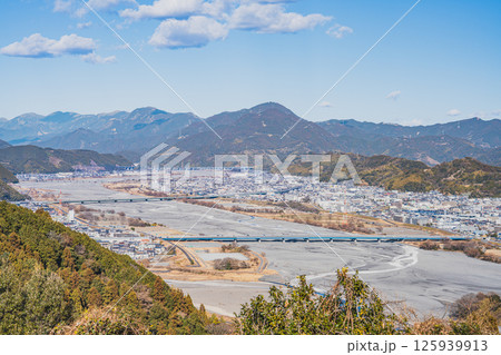 静岡市の円山花木園から見た静岡市の街並み(静岡県) 125939913
