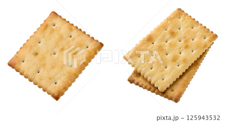 Golden square crackers, crispy and perfect for snacking, appetizing and crunchy 125943532