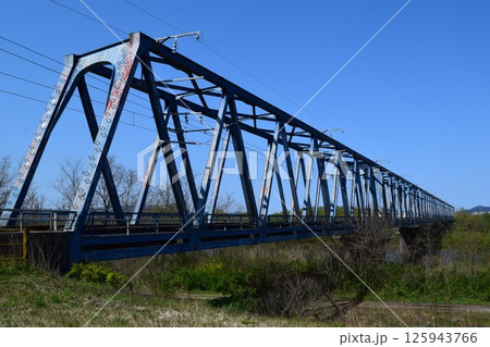 鉄橋と鉄道線路 鉄橋と鉄道線路 125943766