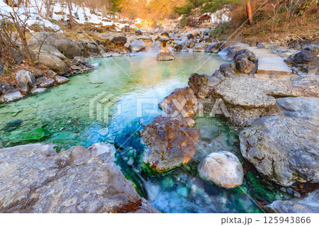 群馬県 吾妻郡草津町 草津温泉 早朝の西の河原公園 群馬県 吾妻郡草津町 草津温泉 早朝の西の河原公園 125943866