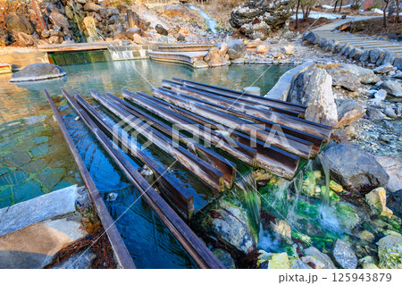 群馬県　吾妻郡草津町　草津温泉　早朝の西の河原公園 125943879