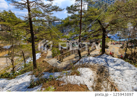 群馬県　吾妻郡草津町　草津温泉　西の河原公園 125943897
