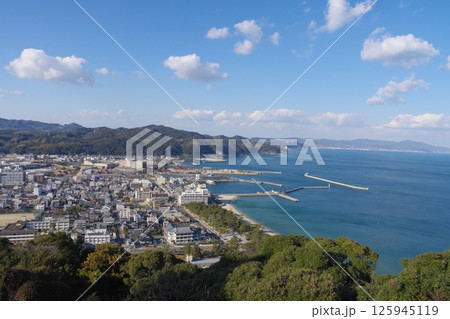 三熊山 洲本城から望む洲本市の眺望 三熊山 洲本城から望む洲本市の眺望 125945119