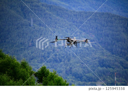 空の産業革命!!多方面に活躍する… 『ドローン』 125945338