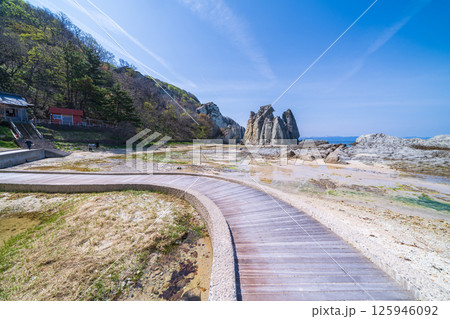 「青森県」仏ヶ浦の遊歩道　下北半島 125946092