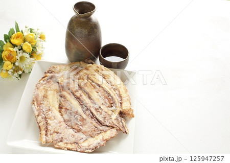 いか焼きせんべいと日本酒 いか焼きせんべいと日本酒 125947257