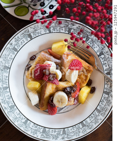フルーツのフレンチトースト フルーツのフレンチトースト 125947291