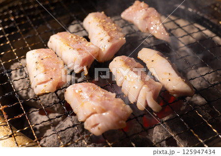 美味しい炭火焼きのトントロ 美味しい炭火焼きのトントロ 125947434