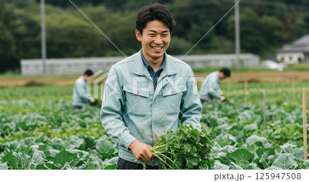 農業をする男性 125947508