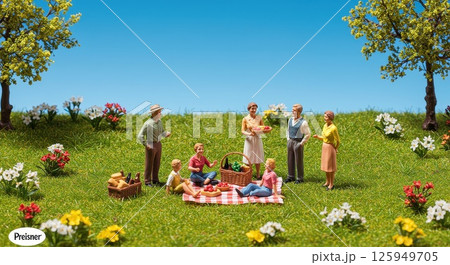 春の新緑や花々の季節感ある自然風景のミニチュア 125949705