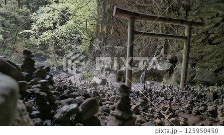 天安河原の鳥居 125950450