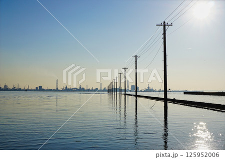 海に続く電柱 海に続く電柱 125952006