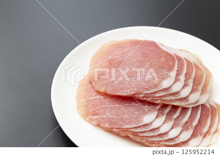 生ハムスライス 白バック 生ハムスライス 白バック 125952214