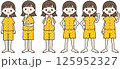 パジャマを着た短い髪の全身女性セット 125952327