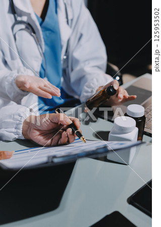 Male and female doctors are having a meeting in a hospital room. Male and female doctors are having a meeting in a hospital room. 125953502