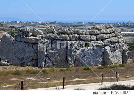 マルタ共和国、ゴゾ島、ジュガンティーヤ神殿、巨石神殿群 125953824