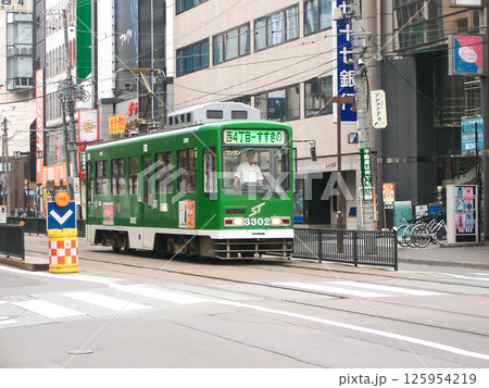 札幌市電の西8丁目駅（区役所前方向：北海道札幌市） 125954219